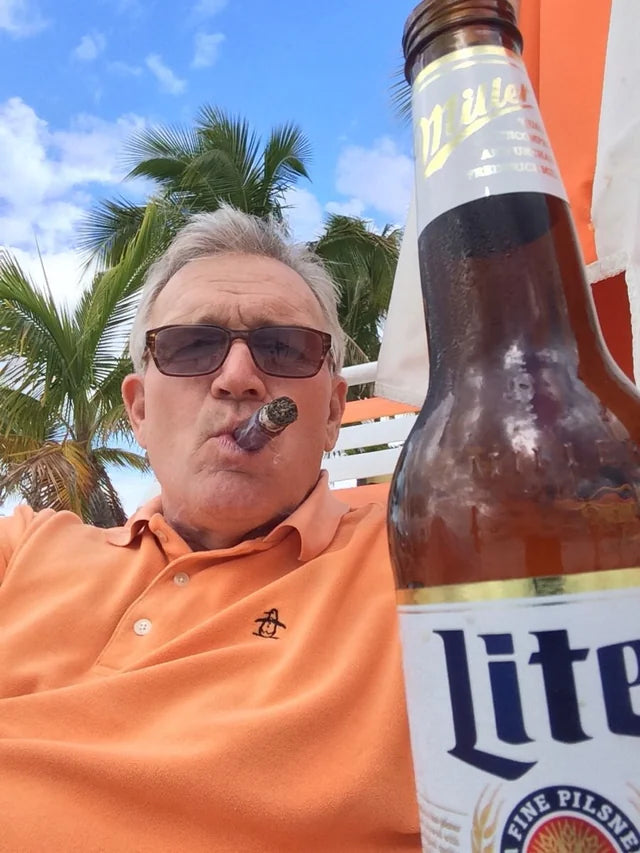 files/this-is-the-first-selfie-ive-ever-received-from-my-dad-i-v0-2RfsYDjZwAN-JDOuiCle0Brs4nVE7AZT02HGYNjtk8E.webp